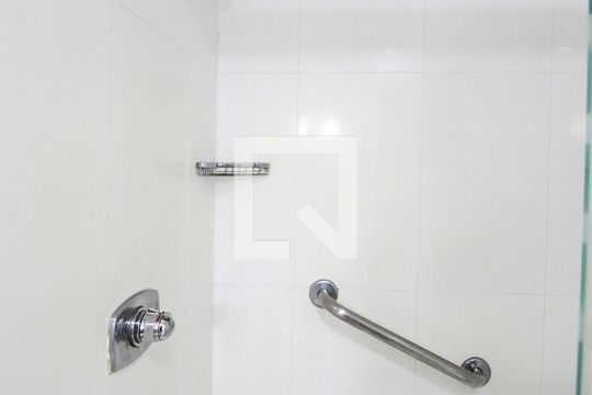 Banheiro de apartamento para alugar com 1 quarto, 50m² em Barra da Tijuca, Rio de Janeiro