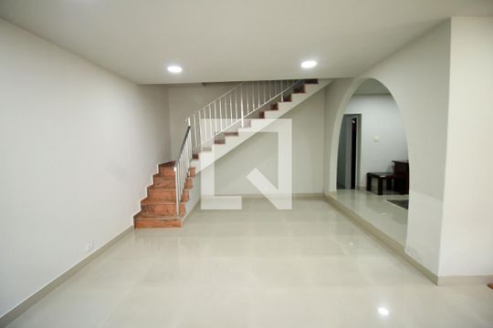 Sala de casa à venda com 5 quartos, 433m² em Vila da Penha, Rio de Janeiro