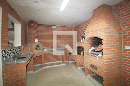 Área Externa de casa para alugar com 3 quartos, 500m² em Vila Sao Pedro, São Paulo