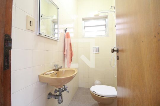 Banheiro de Serviço de casa para alugar com 3 quartos, 500m² em Vila Sao Pedro, São Paulo