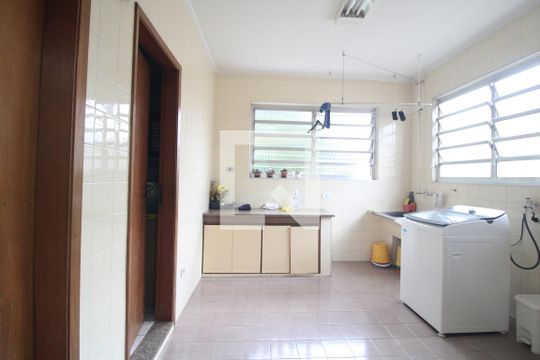 Área de Serviço de casa para alugar com 3 quartos, 500m² em Vila Sao Pedro, São Paulo
