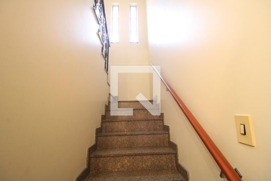 Escada de casa para alugar com 3 quartos, 500m² em Vila Sao Pedro, São Paulo