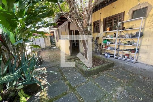 Casa à venda com 3 quartos, 242m² em Anil, Rio de Janeiro