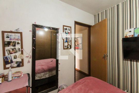 Quarto 2 de casa à venda com 3 quartos, 200m² em Olaria, Canoas