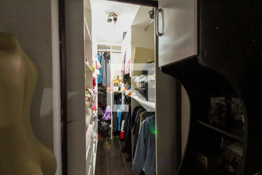 Suíte de casa à venda com 3 quartos, 200m² em Olaria, Canoas