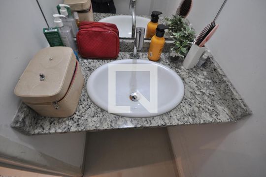 Lavabo de casa de condomínio para alugar com 3 quartos, 115m² em Vila Nova Mazzei, São Paulo