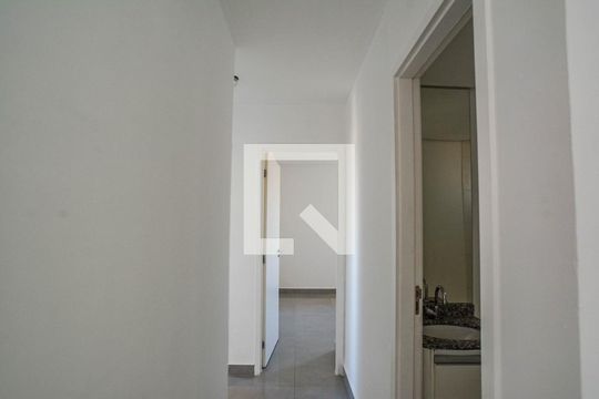 Corredor de apartamento à venda com 3 quartos, 62m² em Vila Curuçá, Santo André