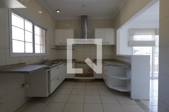 Cozinha de casa de condomínio à venda com 4 quartos, 567m² em Vila Sonia, São Paulo