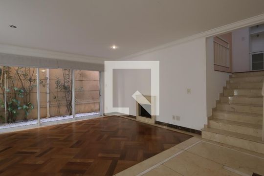 Sala de casa de condomínio à venda com 4 quartos, 567m² em Vila Sonia, São Paulo