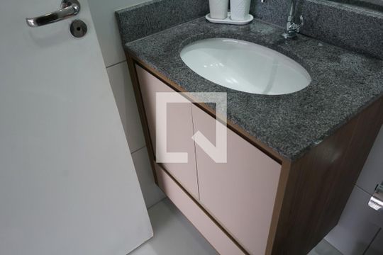 Banheiro de apartamento à venda com 2 quartos, 45m² em Jardim Analia Franco, São Paulo