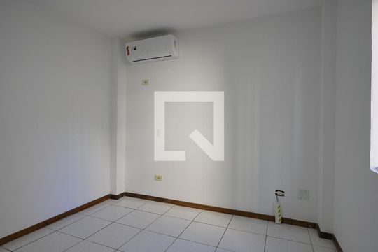 Suite de apartamento para alugar com 3 quartos, 82m² em Córrego Grande, Florianópolis