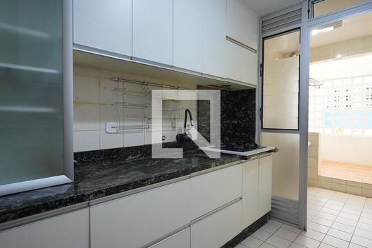 Cozinha  de apartamento para alugar com 3 quartos, 82m² em Córrego Grande, Florianópolis