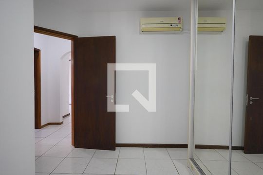 Quarto 1 de apartamento para alugar com 3 quartos, 82m² em Córrego Grande, Florianópolis