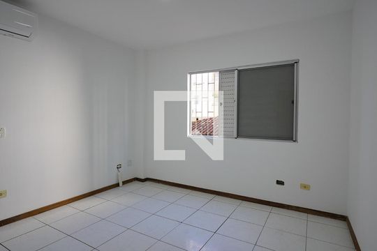 Suite de apartamento para alugar com 3 quartos, 82m² em Córrego Grande, Florianópolis