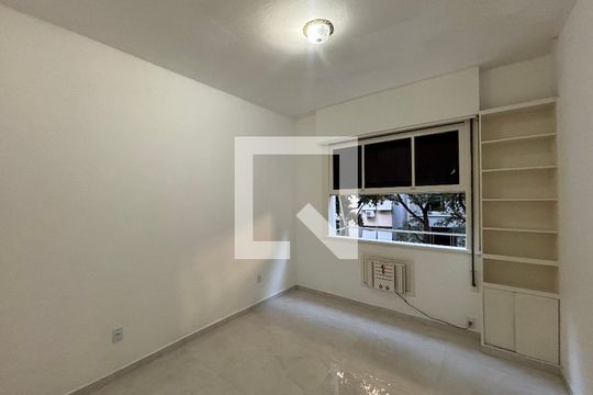 Quarto 1 de apartamento à venda com 3 quartos, 121m² em Copacabana, Rio de Janeiro
