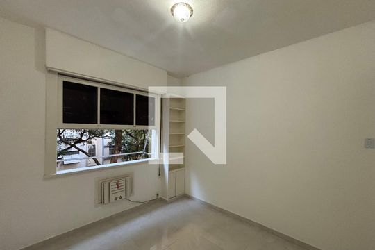Quarto 1 de apartamento à venda com 3 quartos, 121m² em Copacabana, Rio de Janeiro