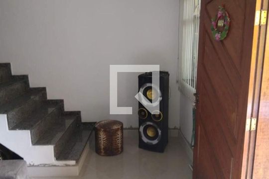 Casa à venda com 1 quarto, 120m² em Olaria, Rio de Janeiro