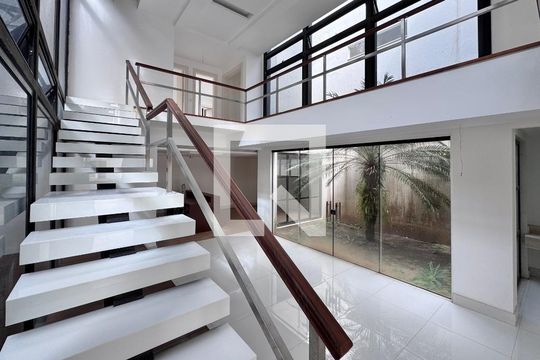 Sala de casa à venda com 4 quartos, 402m² em Barra da Tijuca, Rio de Janeiro