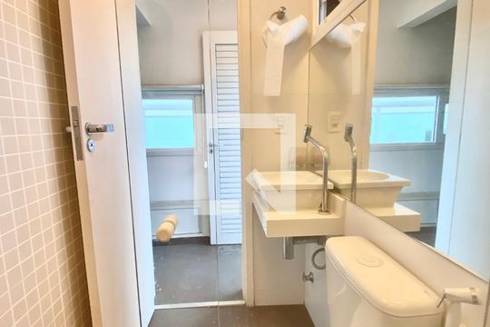 Banheiro Área Externa de apartamento à venda com 4 quartos, 165m² em Humaitá, Rio de Janeiro