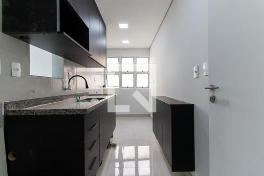 Cozinha de apartamento à venda com 2 quartos, 51m² em Parque Bristol, São Paulo