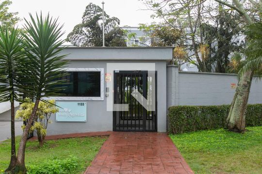 Fachada do Condomínio de apartamento para alugar com 1 quarto, 35m² em Colônia (zona Leste), São Paulo