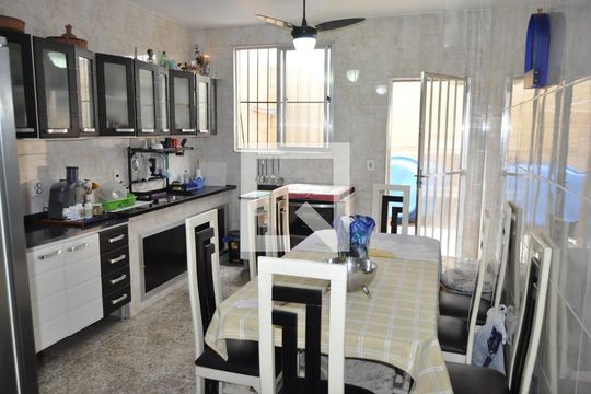 Cozinha de casa de condomínio à venda com 2 quartos, 100m² em Sampaio, Rio de Janeiro