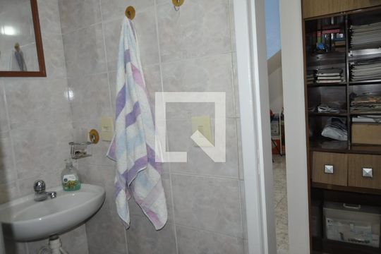 Banheiro 1 de casa de condomínio à venda com 2 quartos, 100m² em Sampaio, Rio de Janeiro