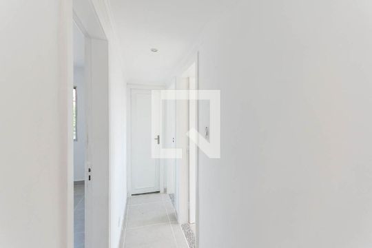 Corredor de apartamento à venda com 3 quartos, 55m² em Engenho Novo, Rio de Janeiro