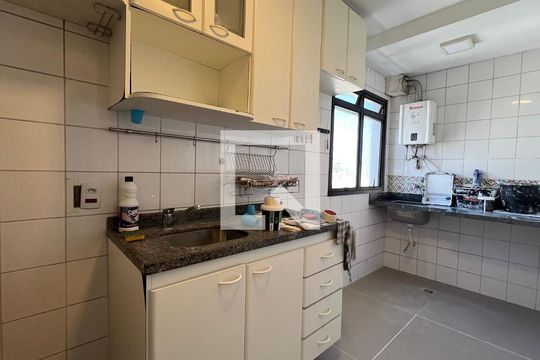 Cozinha de apartamento para alugar com 2 quartos, 76m² em Pinheiros, São Paulo