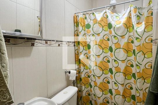 Banheiro de kitnet/studio à venda com 1 quarto, 28m² em Leblon, Rio de Janeiro