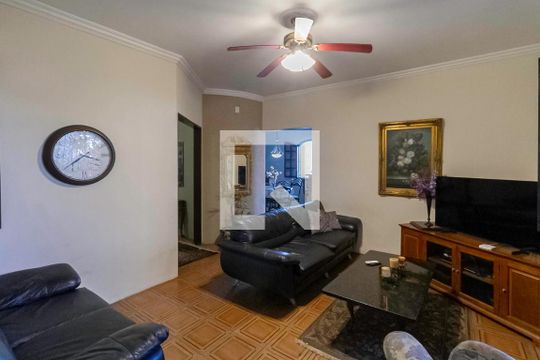 Casa à venda com 5 quartos, 430m² em Planalto, Belo Horizonte