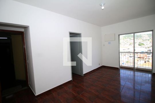 Sala de apartamento à venda com 2 quartos, 56m² em Olaria, Rio de Janeiro