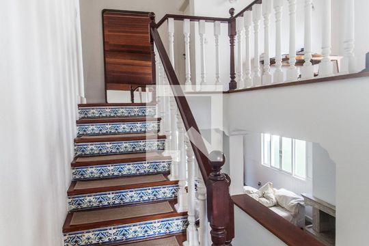 Escada de casa de condomínio à venda com 3 quartos, 268m² em Alphaville, Santana de Parnaíba