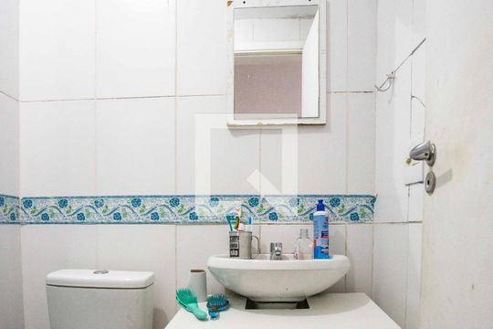 Banheiro de apartamento para alugar com 2 quartos, 44m² em Centro, Diadema