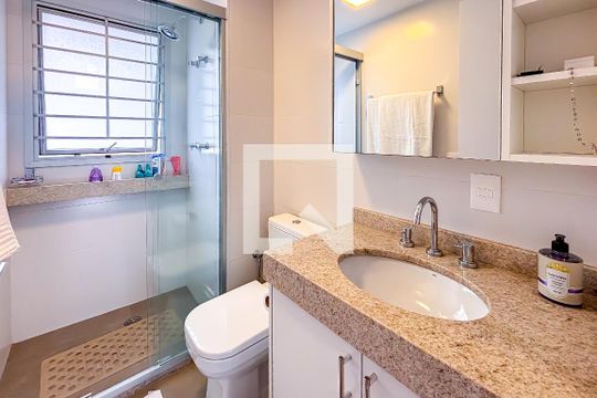 Banheiro Social de apartamento à venda com 2 quartos, 94m² em Cerqueira César, São Paulo