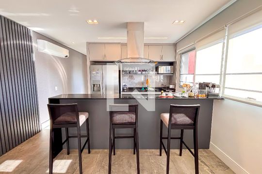 Cozinha de apartamento à venda com 2 quartos, 94m² em Cerqueira César, São Paulo