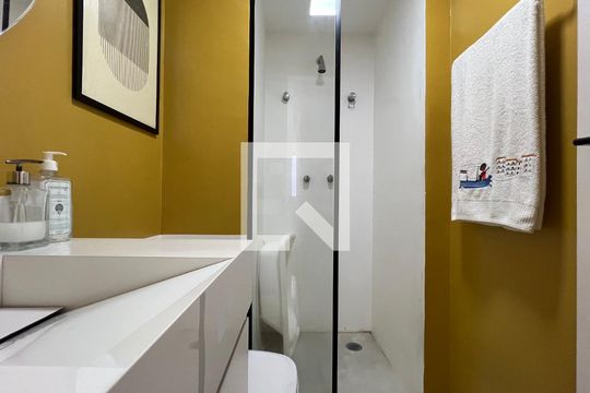 Banheiro Social de apartamento para alugar com 3 quartos, 85m² em Vila Madalena, São Paulo