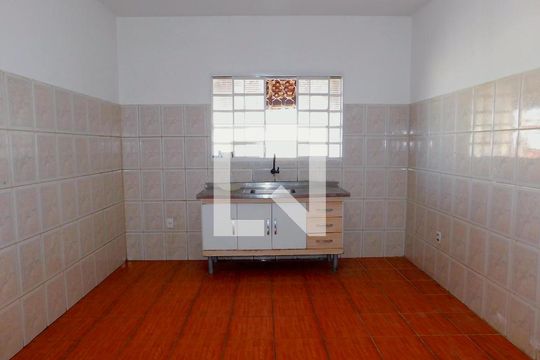 Cozinha de casa para alugar com 2 quartos, 130m² em João Aranha, Paulínia