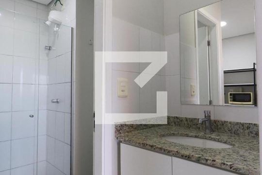 Banheiro de kitnet/studio para alugar com 1 quarto, 22m² em Iguatemi, Ribeirão Preto