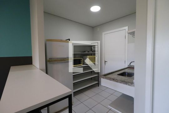 Cozinha de kitnet/studio para alugar com 1 quarto, 22m² em Iguatemi, Ribeirão Preto