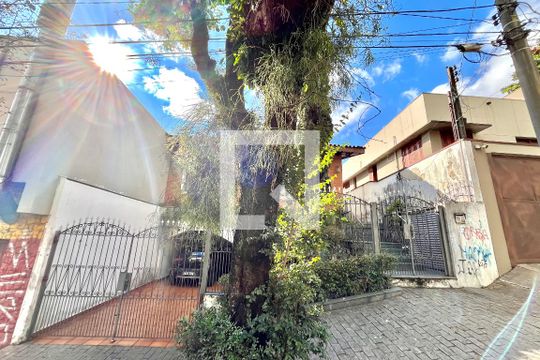 Fachada de casa à venda com 4 quartos, 246m² em Mirandópolis, São Paulo