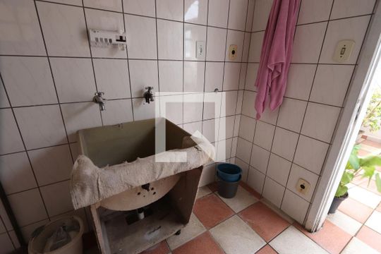 Lavanderia de casa à venda com 3 quartos, 446m² em Parque Luis Mucciolo, São Paulo