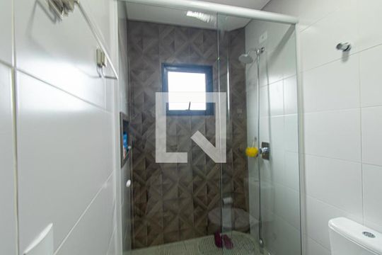Banheiro da Suite de casa para alugar com 3 quartos, 120m² em Xaxim, Curitiba