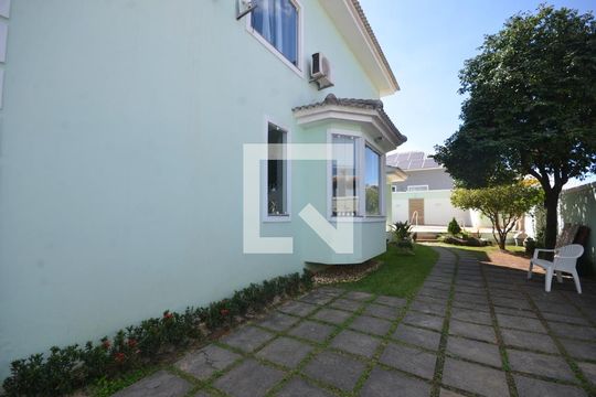 Garagem de casa de condomínio à venda com 3 quartos, 400m² em Campo Grande, Rio de Janeiro