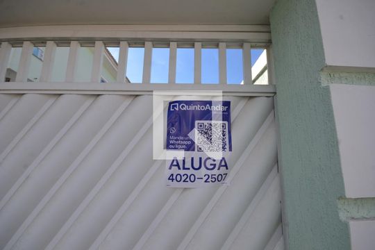 Placa instaladada de casa de condomínio à venda com 3 quartos, 400m² em Campo Grande, Rio de Janeiro
