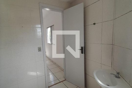 Banheiro de apartamento para alugar com 2 quartos, 67m² em Jardim Maria Augusta, Taubaté