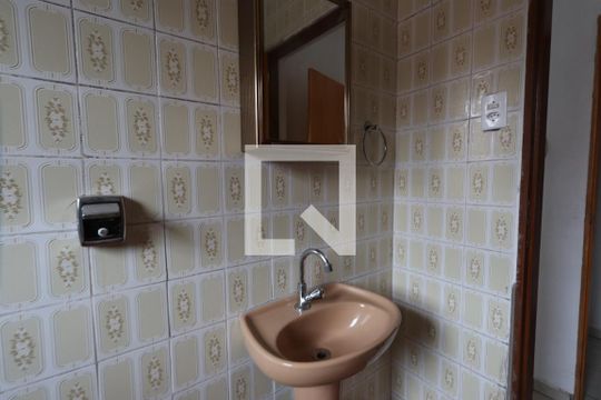 Banheiro da Suíte 2 de casa para alugar com 2 quartos, 60m² em Vila Ema, São Paulo