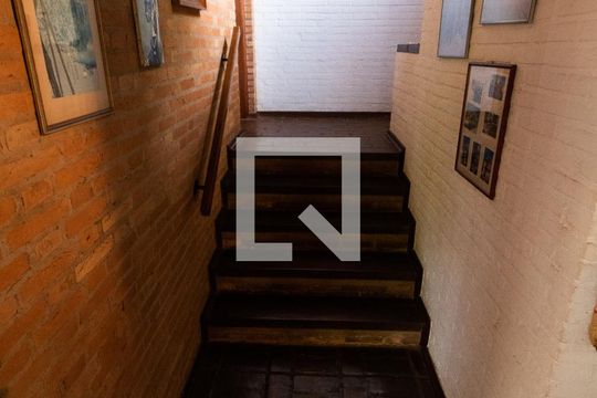 Escada de casa à venda com 3 quartos, 1500m² em Cidade Universitária, Campinas