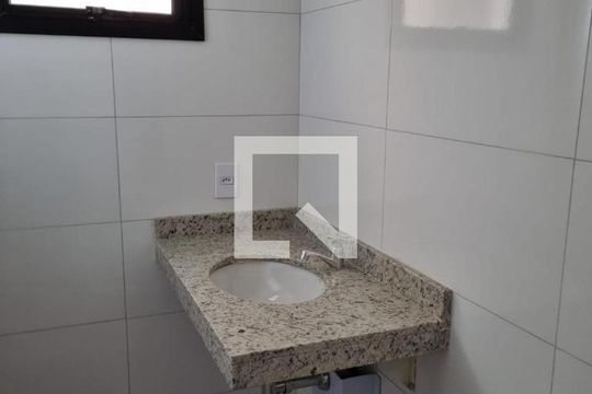 Banheiro de apartamento à venda com 2 quartos, 40m² em Vila Bertioga, São Paulo