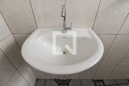 Banheiro de casa à venda com 1 quarto, 250m² em Vila Carmosina, São Paulo